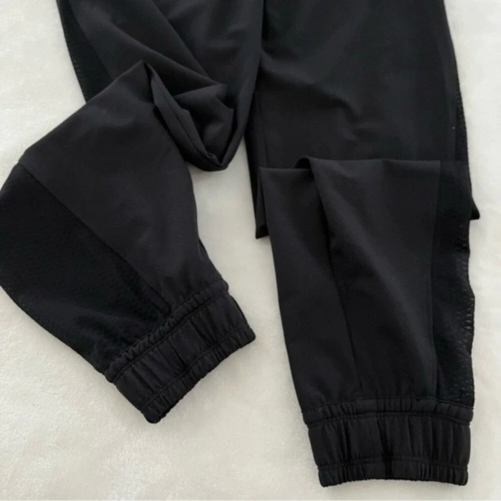 Athleta Quest Jogger Pants with Mesh Side Panel in Black, Size 0 NWOT